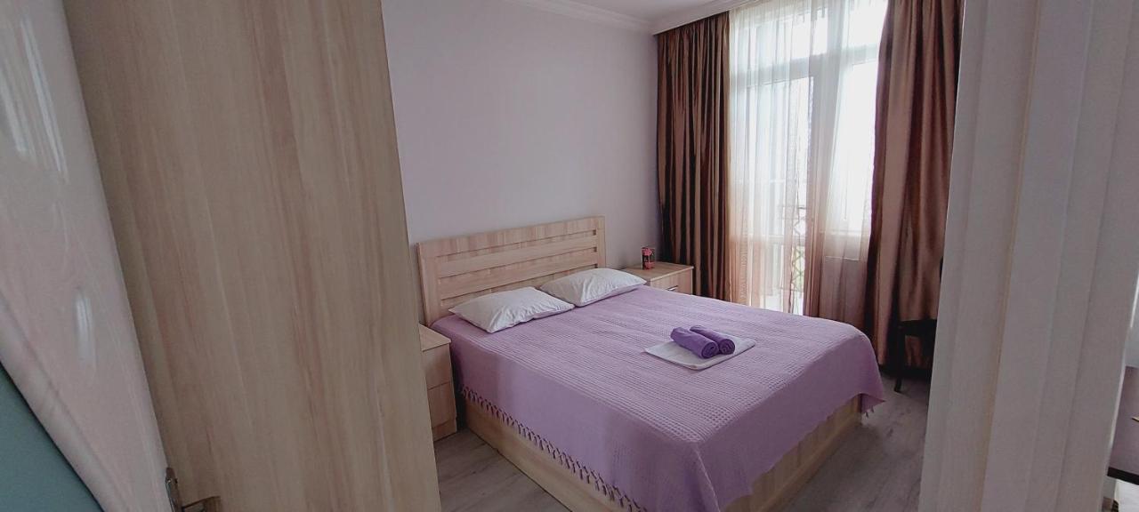 Irakli Sweet Home Батуми Екстериор снимка