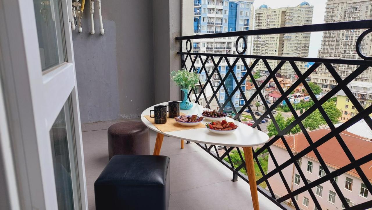 Irakli Sweet Home Батуми Екстериор снимка